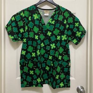 NEW Tafford Shamrock Scrub Top Short Sleeve St. Patrick's Green Clover Small